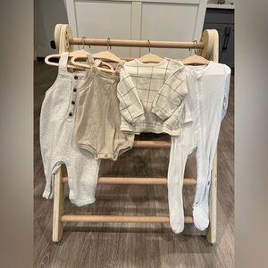 Neutral fall/winter baby lot (size 6 months+)